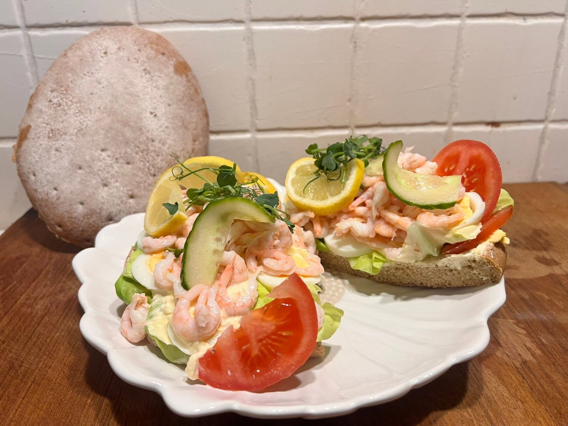 Räksmörgås på surdegsbröd